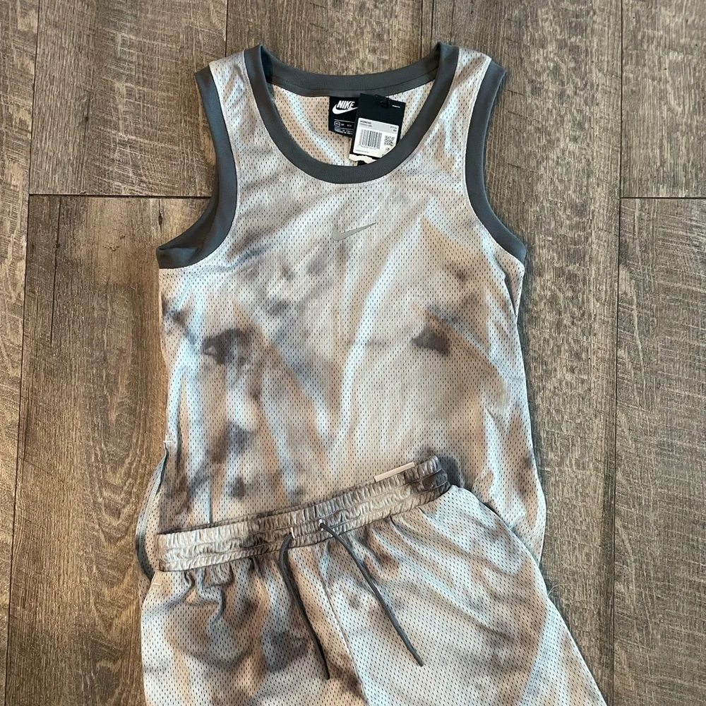 NWT Women’s Nike Set - Picture 1 of 5